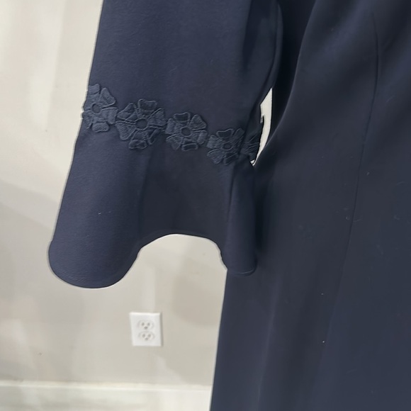 Beautiful comfortable Talbots size 10 (navy blue ) - Picture 3 of 7